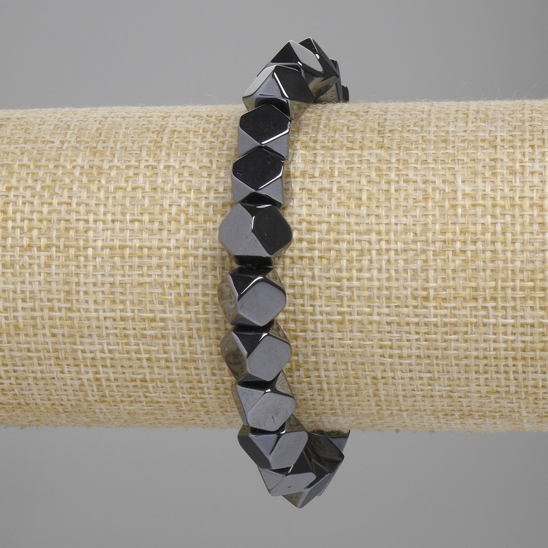 Bransoletka z hematitu fasetowanego 8×8 mm+-, długość 18 cm+- elastyczna