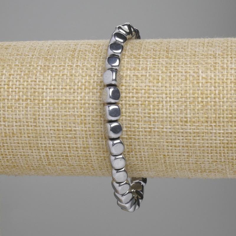 Bransoletka z hematytu w kształcie sześcianów, średnica 5 mm, 5×5 mm, 5 mm ±, kolor srebrny, długość 18 cm ±, elastyczna