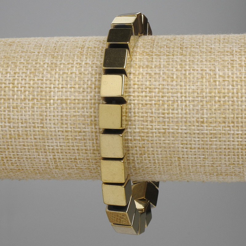 Bransoletka z hematytu w kostkach, średnica 8×8 mm ±, kolor złocisty, długość 18 cm ±, elastyczna