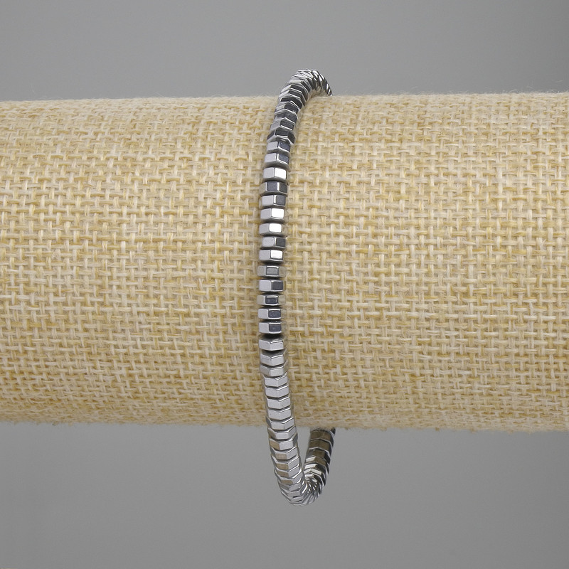 Bransoletka z hematytu fasetowanego w kształcie rondela, średnica 4×2 mm ± kolor srebrny, długość 18 cm ± elastyczna