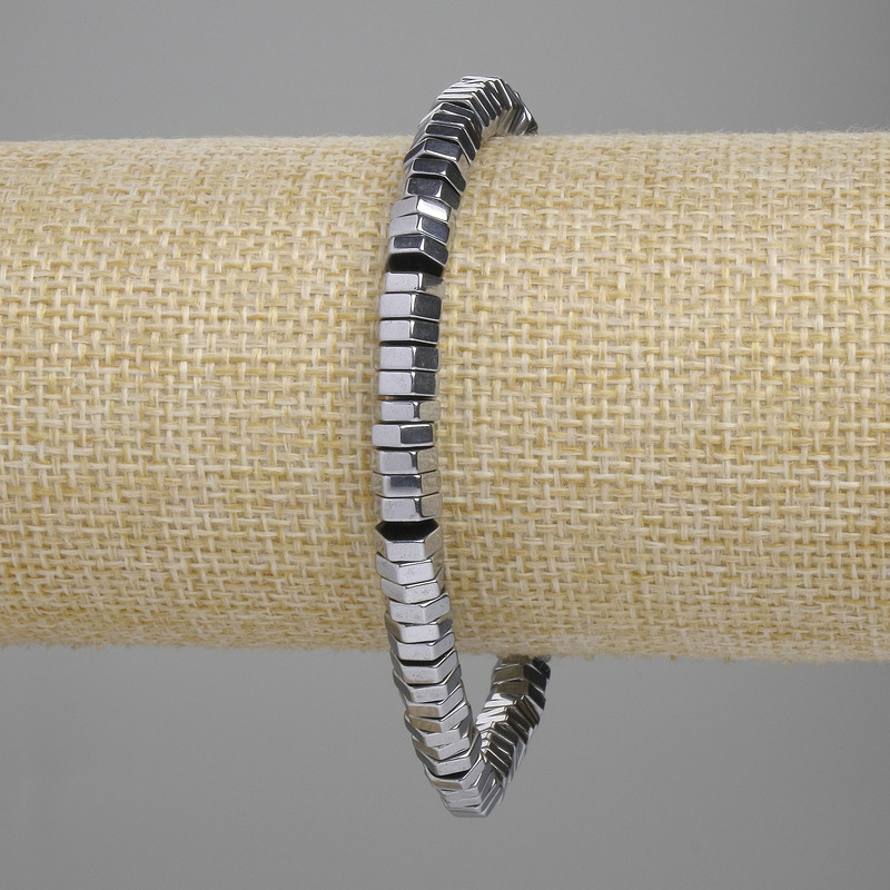 Bransoletka z fasetowanego hematytu, koraliki w kształcie rondeli o średnicy 6×2 mm ±, kolor srebrny, długość około 18 cm, na elastycznej gumce