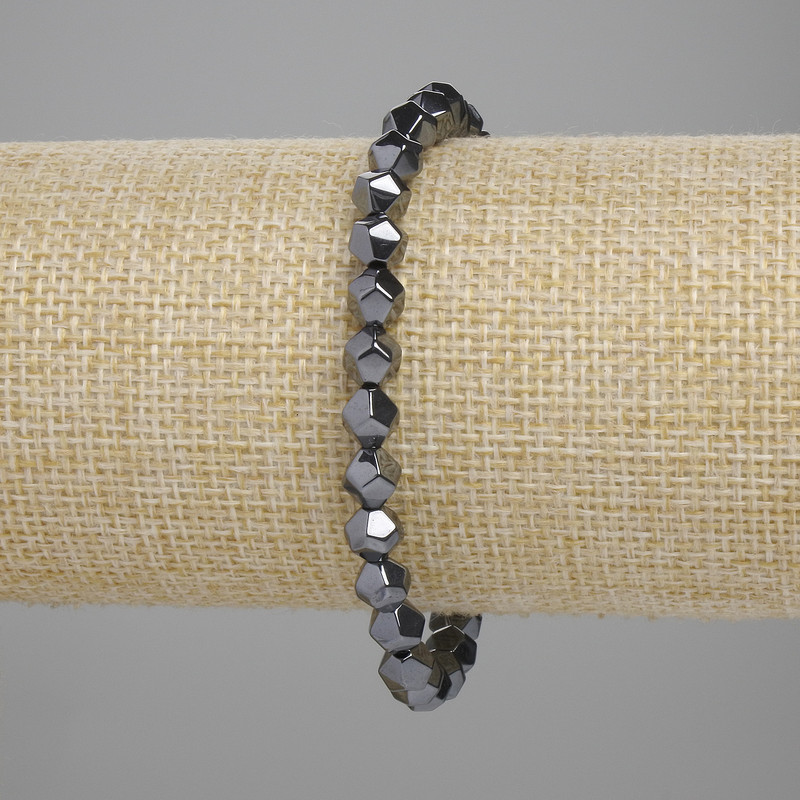 Bransoletka z hematitu fasetowanego, średnica kulek 6 mm ±, długość 18 cm ±, na elastycznej gumce