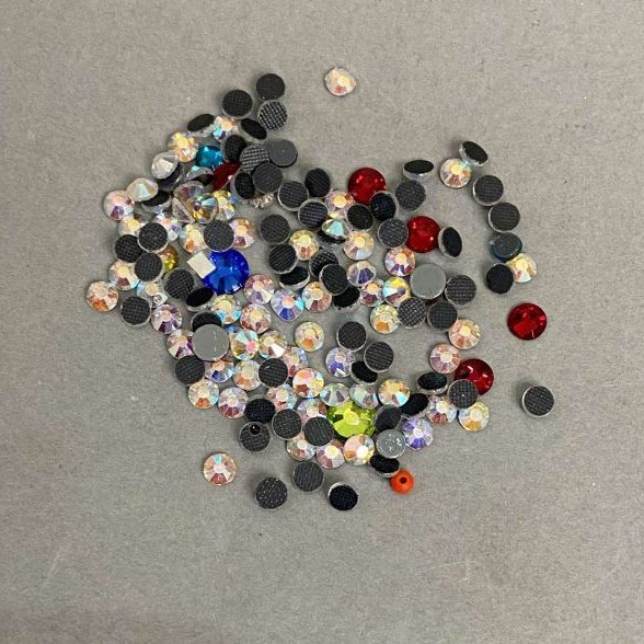 Kryształki strassowe do klejenia na zimno, asortyment, średnica 4–5 mm, opakowanie 18 g (±)