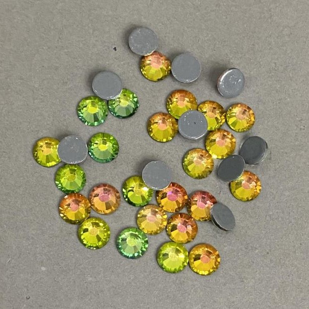 Kryształki strassowe do utrwalania na zimno, wielokolorowe, 6 mm ±, opakowanie 295 g (+-)
