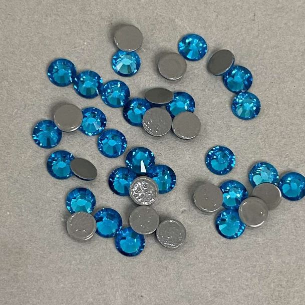 Kryształy strassowe do mocowania na zimno, kolor niebieski, średnica 6 mm ± opakowanie 335 g