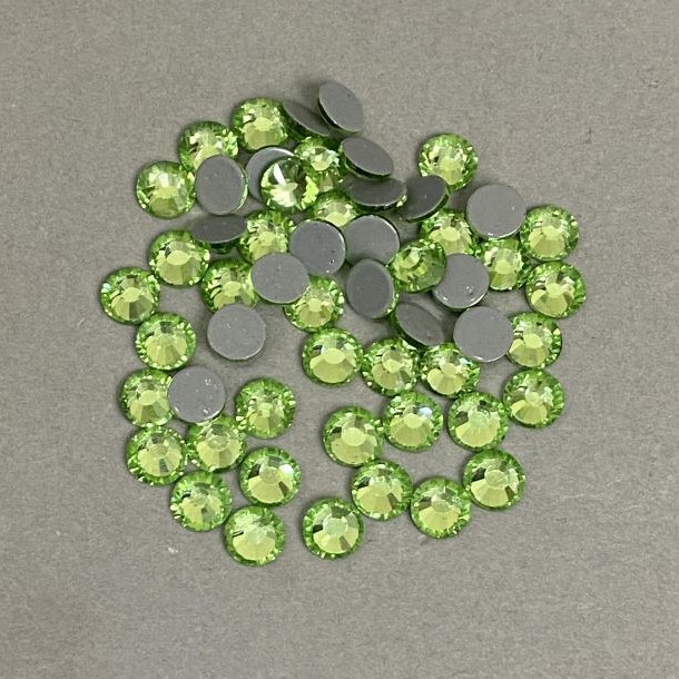 Kryształy strassowe do mocowania na zimno, kolor zielony, średnica 6 mm, opakowanie 305 g (±)