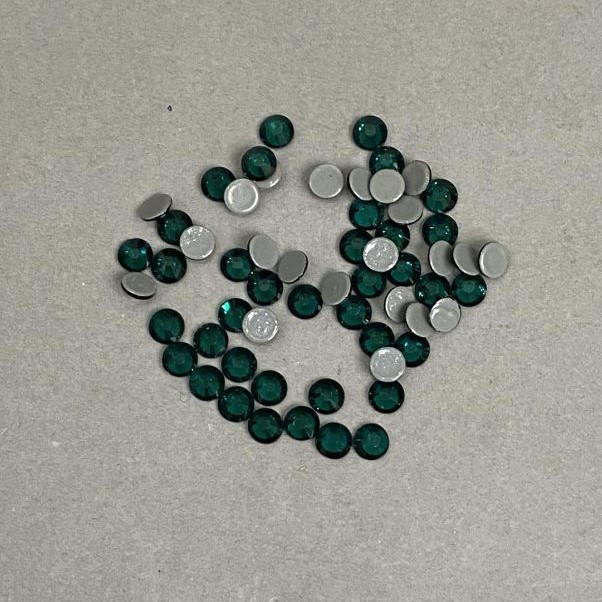 Kryształki strassowe do mocowania na zimno, kolor zielony, średnica 5 mm, opakowanie 280 g (+-)