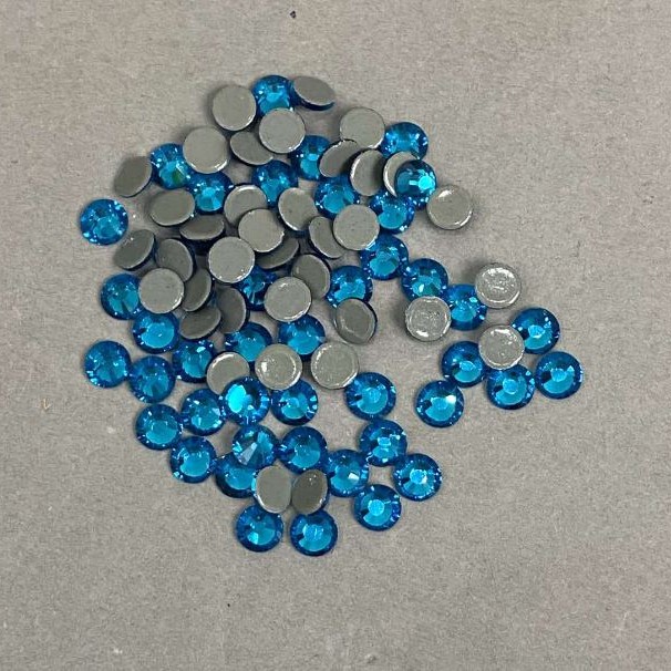 Kryształki strass do klejenia na zimno, kolor intensywnie błękitny, średnica 5 mm ±, opakowanie 290 g (±)