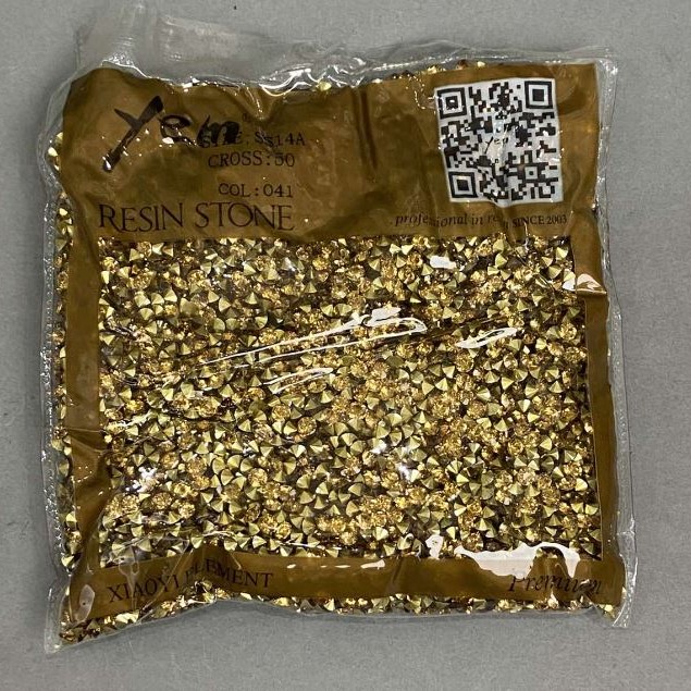 Kryształy strassowe w kolorze intensywnie żółtym, średnica 4 mm ±, opakowanie 75 g (±)