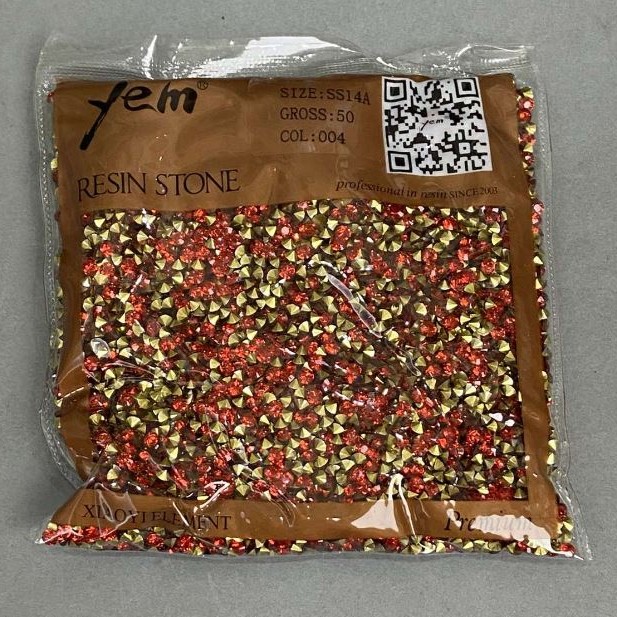 Kryształy strassowe w kolorze czerwonym, średnica 4 mm ±, opakowanie 75 g (±)