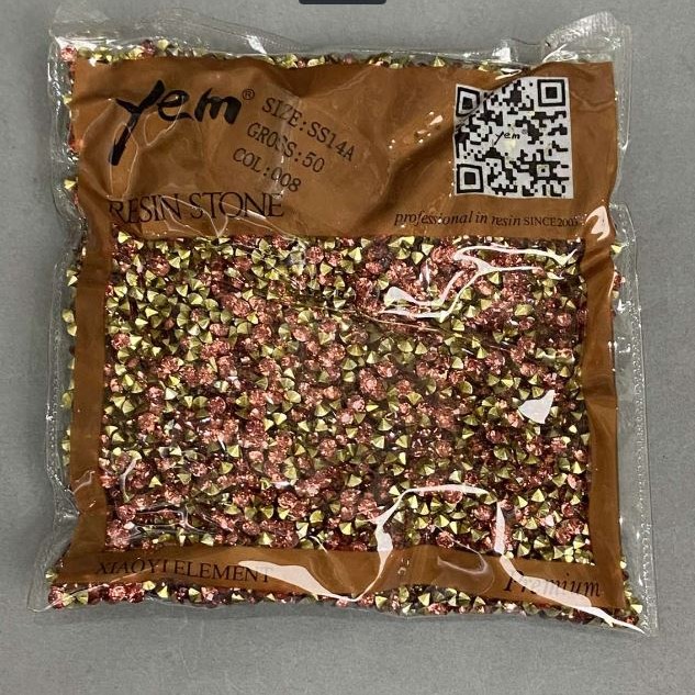 Kryształy strassowe, kamienie w kolorze różowym, średnica 4 mm, opakowanie 75 g (±)