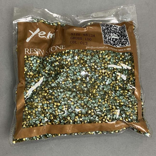 Kryształki strassowe w kolorze błękitnym, średnica 3 mm ± opakowanie 105 g