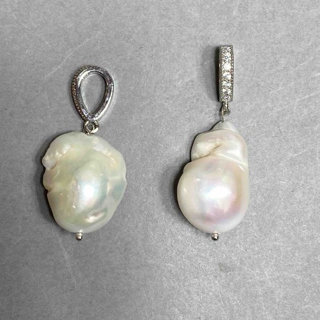 Wisiorek z barokowymi perłami 23×18 mm ± (asortyment rozmiarów), długość 40 mm+
