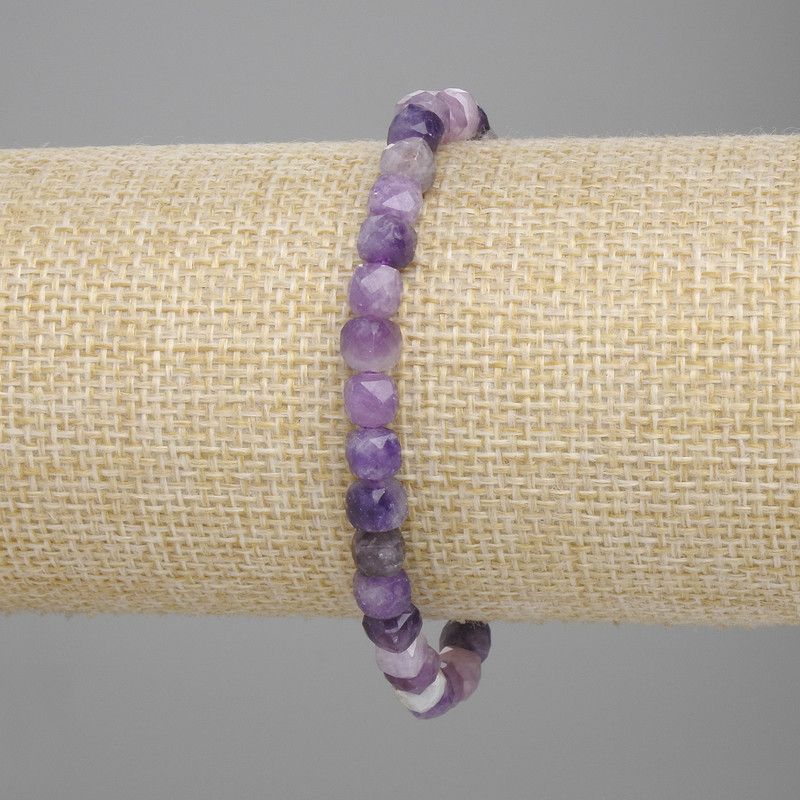 Bransoletka z ametystu szlifowanego, kubikowy kształt, wymiary 5×5 mm, długość 18 cm, na elastycznej gumce