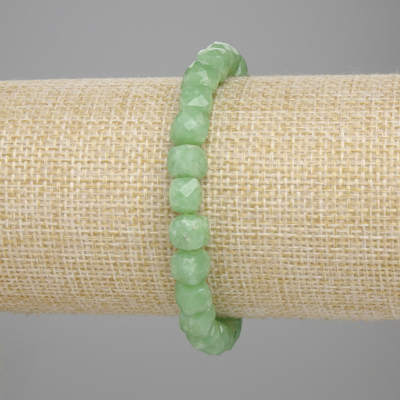 Bransoletka z fasetowanego chryzolitu, kostki o wymiarach 7×7 mm, długość 18 cm, elastyczna