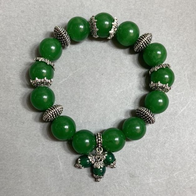 Bransoletka z chryzoprazem — gładkie kuleczki o średnicy około 12 mm, z metalowymi wstawkami, długość 18 cm+- elastyczna