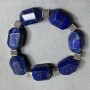 Bransoletka z lazurytu, wieloboczne bryły 20–21×14–15 mm ±, z metalowymi wstawkami, długość 18 cm ±, elastyczna