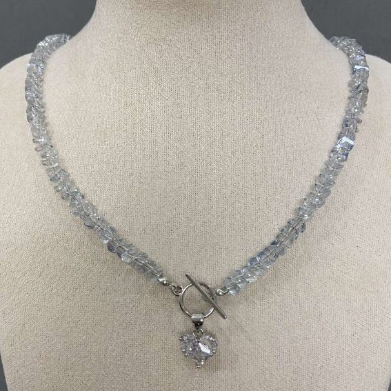 Naszyjnik kryształowe koraliki w stylu Swarovskiego, średnica 6×4 mm ±, z zawieszką w kształcie serca, długość 44 cm + zapięcie typu toggle