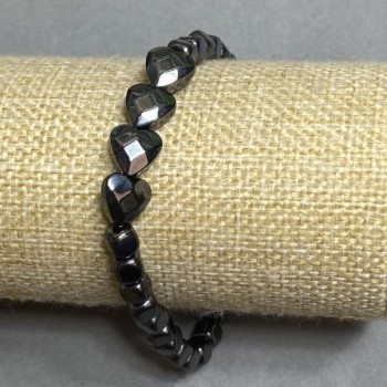 Bransoleta z hematitu — kostka 5×5 mm ±, fasetowane serce 10 mm ±, długość 18 cm ±, elastyczna
