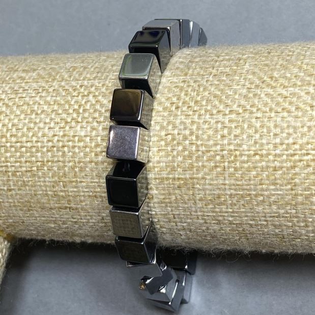 Bransoleta hematytu w kostkach 8×8 mm, długość 18 cm ±, na elastycznej gumce