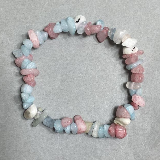 Bransoletka z tonowanego kwarcu – drobinki 5-8×2-4 mm, długość 18 cm ±, elastyczna