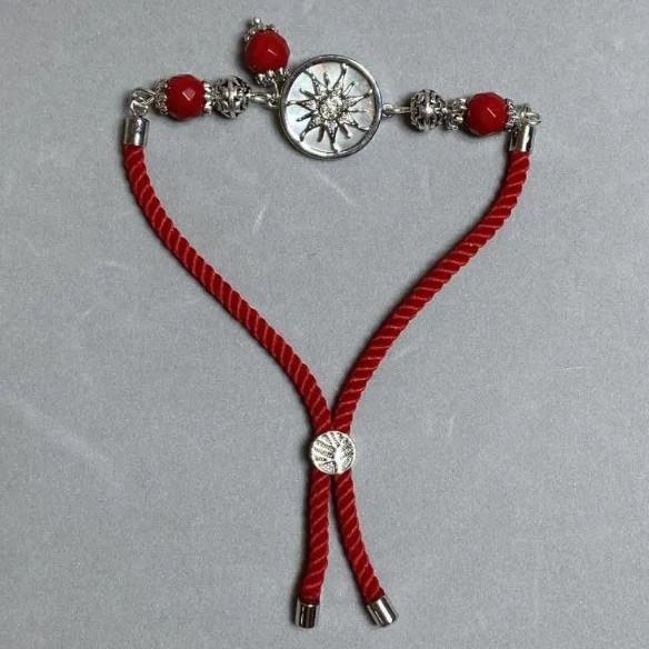 Bransoletka tekstylna, średnica 5,5 mm ±, na zapięcie ściągane, fasetowana kulka z koralu 8 mm ±, z metalową wstawką, średnica 17 mm ±, srebrny metal