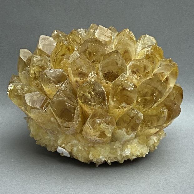 Druza pamiątkowa z cytrynu miodowego 110 × 75 mm ± waga 944 g (za 100 g)