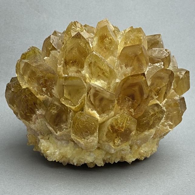 Druza pamiątkowa z miodowego cytrynu 110 × 80 mm ± waga 1001 g. (za 100 g.)