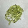 Naturalny kamień chryzolit, drobinki bez otworu, 2–4×2–3 mm ± (za 100 g ±)