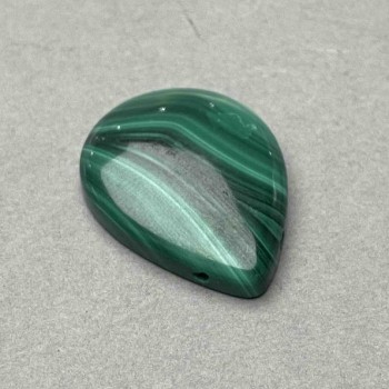 Wisiorek z malachitu w kształcie kropli 30×22 mm z bocznym otworem