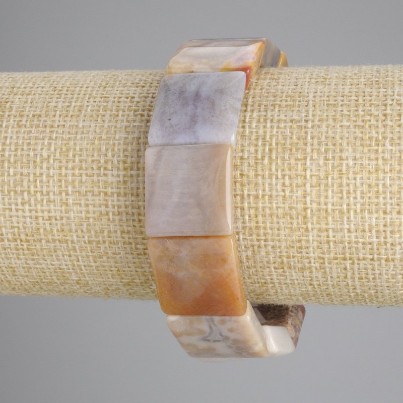 Bransoletka ze skamieniałego koralu, kwadratowa, o wymiarach 18×18 mm, długość 18 cm, elastyczna
