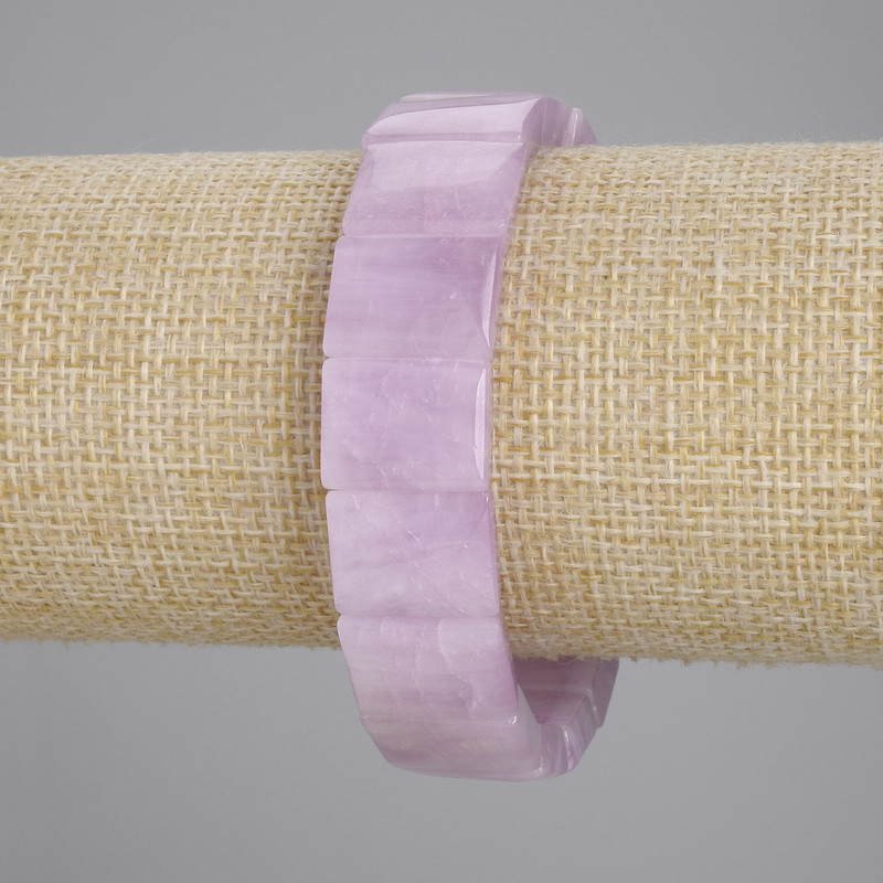 Bransoletka z naturalnego kunzytu, ogniwo o wymiarach 16×12 mm, długość 18 cm, elastyczna