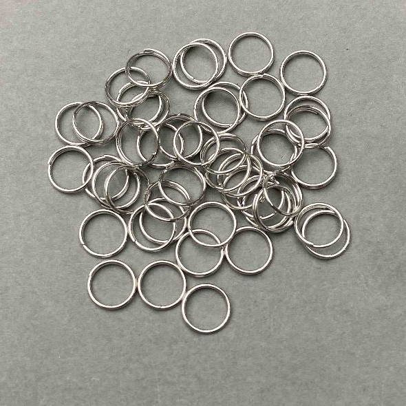 Zapięcie sprężynowe – pierścień o średnicy 8 mm, srebrzysty metal, opakowanie 0,5 kg