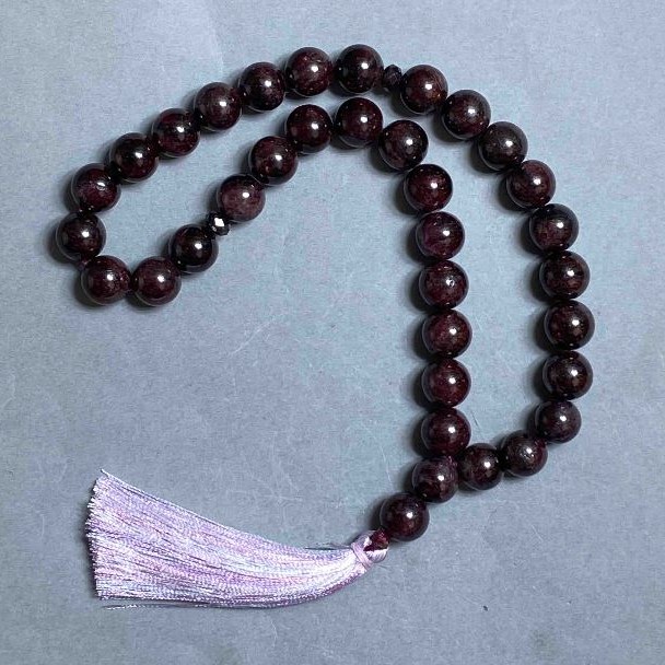 Różańce z granatu, gładkie kulki, średnica około 10 mm, 33 koraliki
