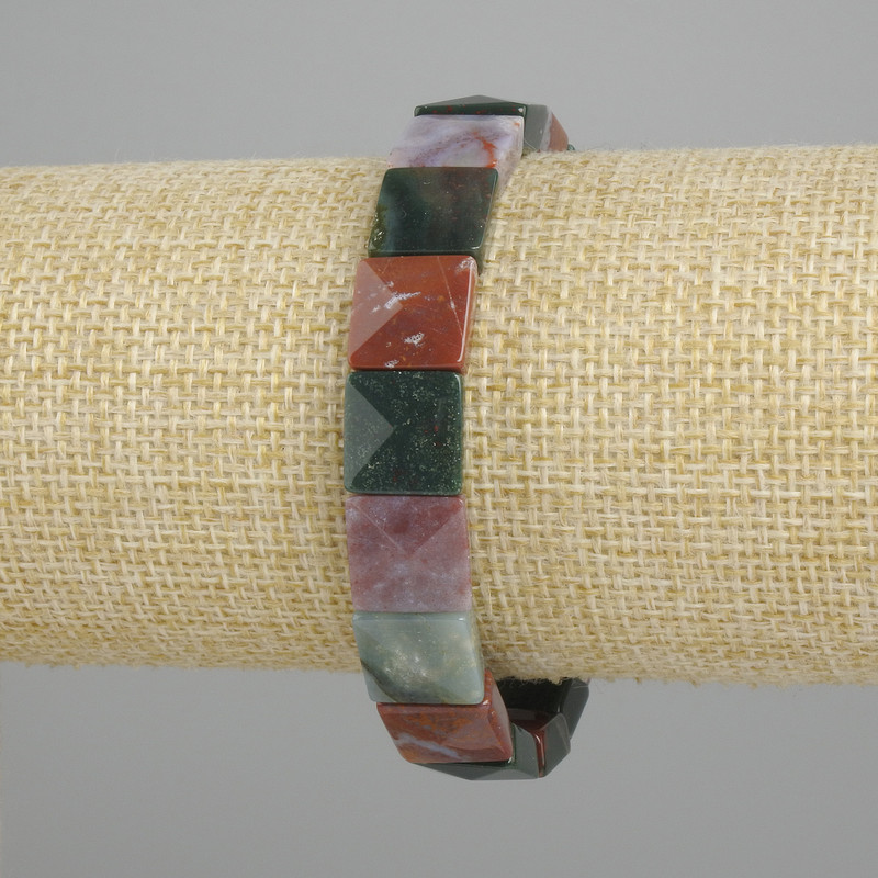 Bransoletka z jaspisu fasetowanego kwadratowego kształtu, średnica 11×11 mm, długość 18 cm, elastyczna