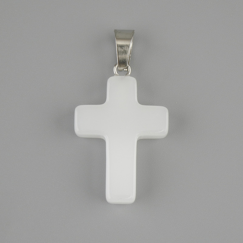 Wisiorek Krzyż z białego kwarcu 25×18 mm±, długość ok. 35 mm
