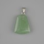 Wisiorek z nefrytu w trapezowym kształcie 17×21 mm, długość około 30 mm