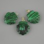 Wisiorek Muszla z malachitu 22×22 mm, długość ok. 30 mm