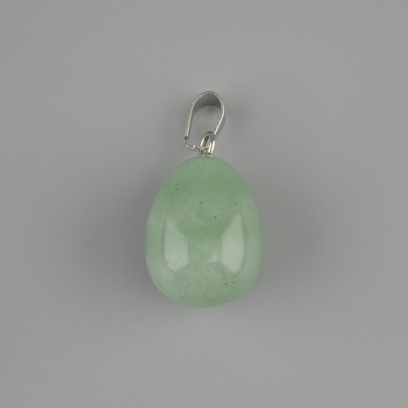 Wisiorek w kształcie kropli z nefrytu 18×13 mm, długość ok. 26 mm