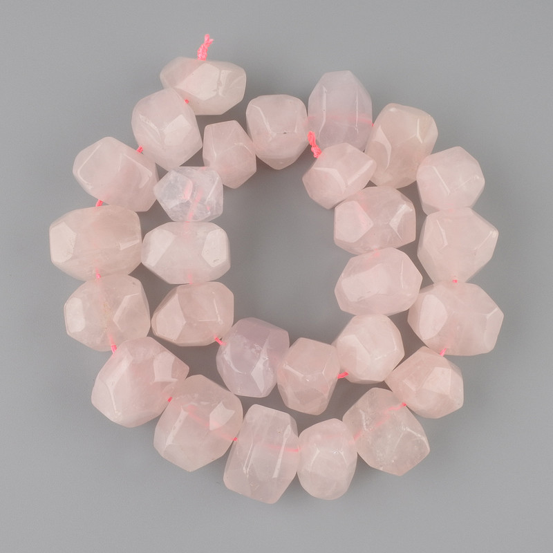 Koraliki z kwarcu różowego, wielokątne 12–16,5×17–19 mm, długość 38 cm, na nici