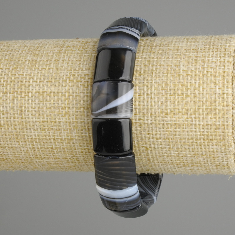 Bransoletka z agatu o gładkich ogniwach, średnica 15×12–13 mm ±, długość 18 cm ±, elastyczna