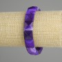 Bransoletka z fioletowego agatu, fasetowana, kwadratowa, o wymiarach 12×12 mm ±, długość 18 cm ±, elastyczna