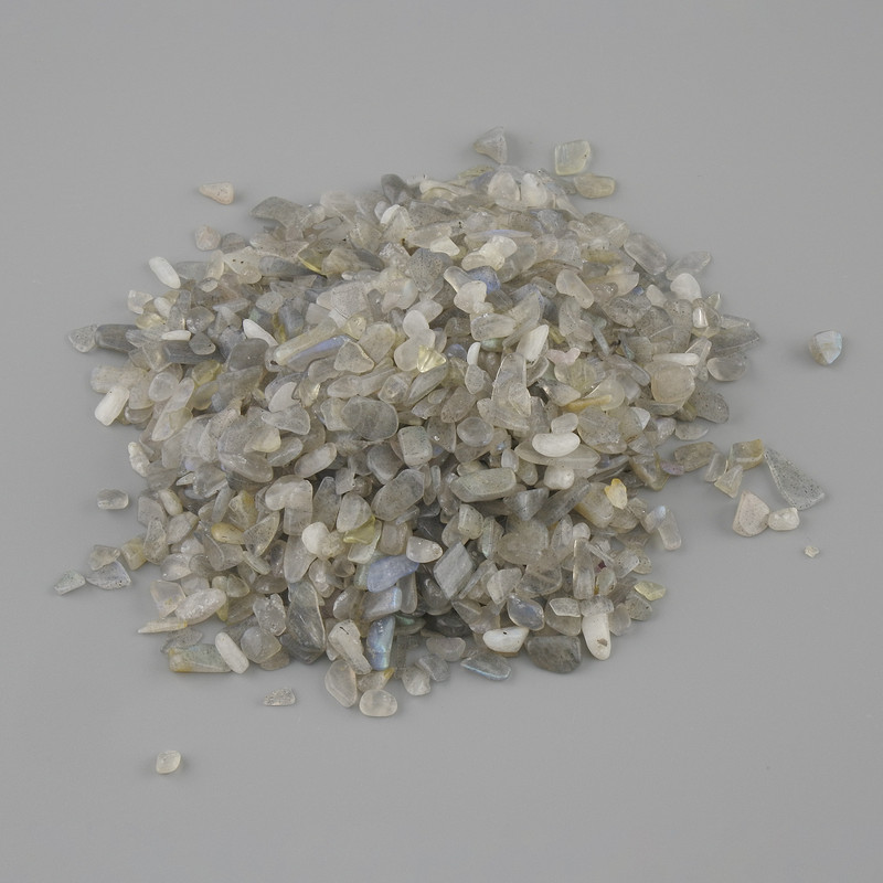 Frakcje labradorytu naturalne bez otworu 2–8×2,5 mm ±, opakowanie 100 g (za 100 g ±)