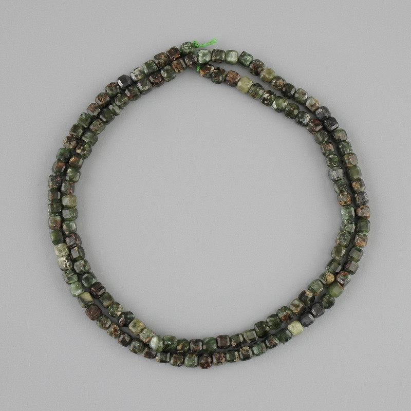 Koraliki serafinitu, fasetowane, w kształcie sześcianu, średnica 3×3 mm+-, długość 39 cm+-