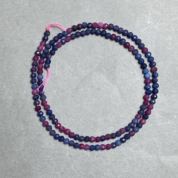 Koraliki szafir rubin fasetowane kuleczki, średnica 3 mm±, długość 38 cm±