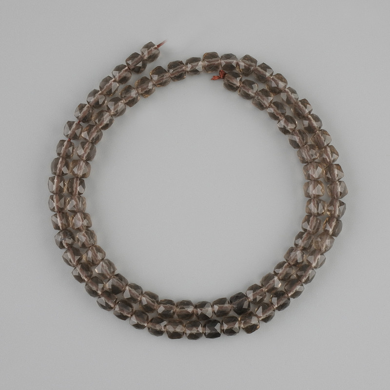 Koraliki topazu dymnego fasetowane w kształcie kostki, średnica 4,5–5 mm, długość 38 cm ±