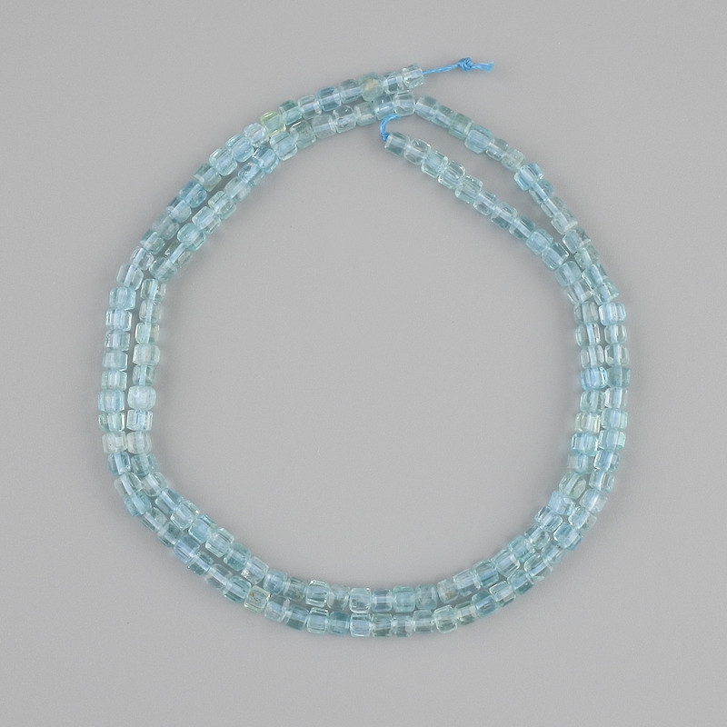 Koraliki topazu w formie szlifowanych sześcianów, średnica 2×2,5 mm, długość około 39 cm