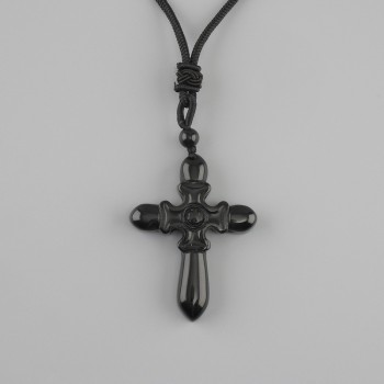 Wisiorek Krzyż z czarnnego agatu, średnica 47×36 mm ±, na czarnym sznurku z regulacją, długość 78 cm+