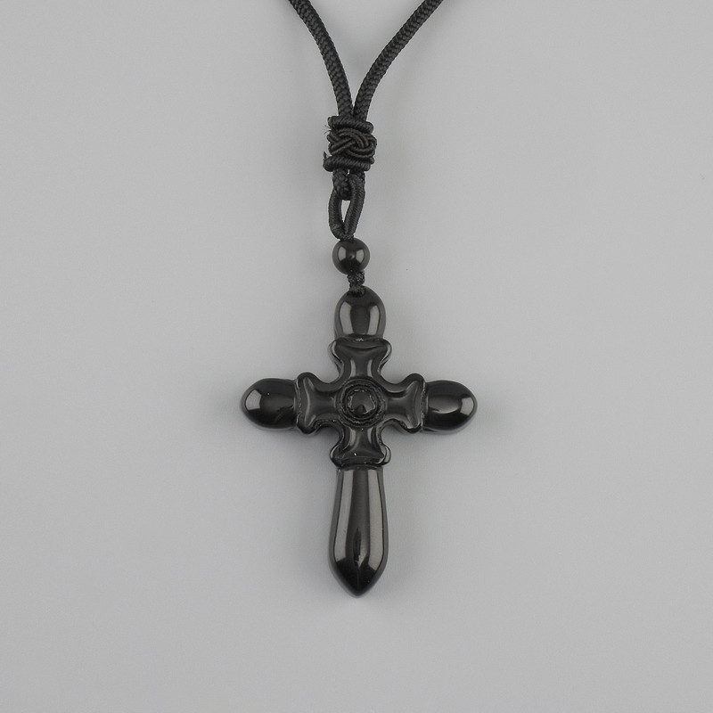 Wisiorek Krzyż z czarnnego agatu, średnica 47×36 mm ±, na czarnym sznurku z regulacją, długość 78 cm+