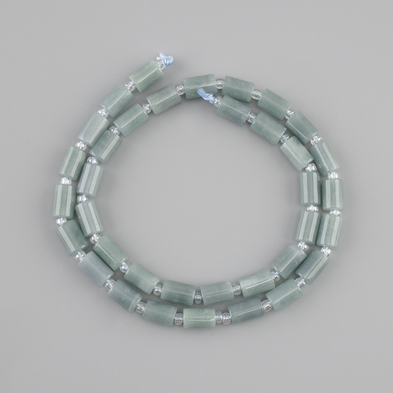 Koraliki jadeitu cylindryczne, średnica około 8 mm, długość około 5 mm, długość sznura 38 cm+